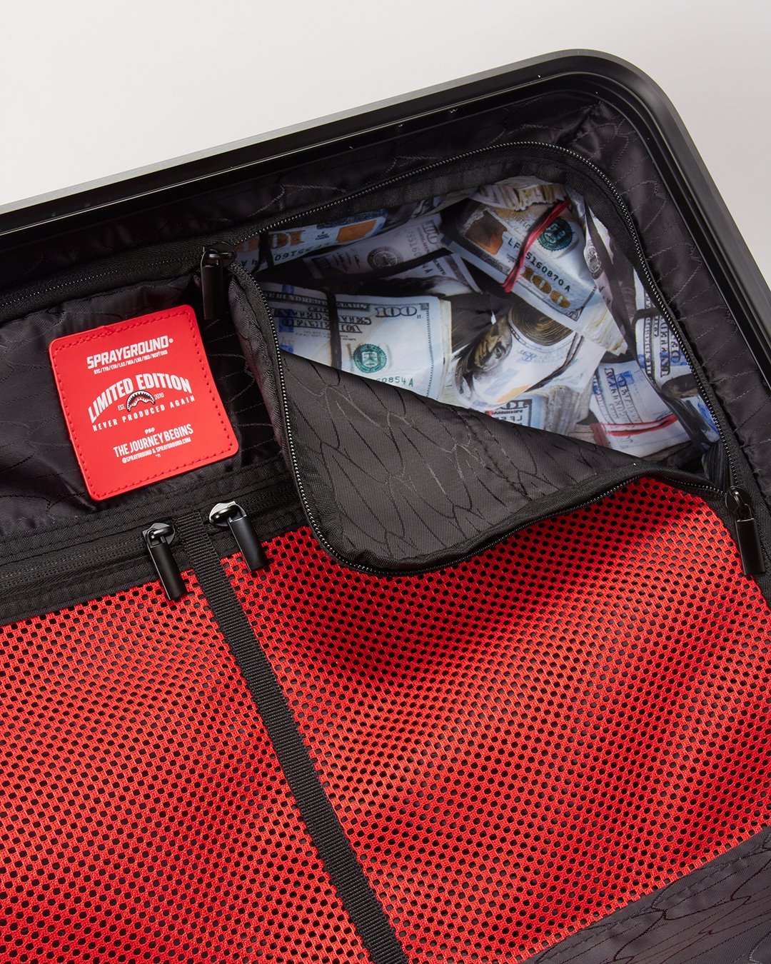 SHARKITECTURE MOLDED 22ƒ?� CARRY-ON LUGGAGE