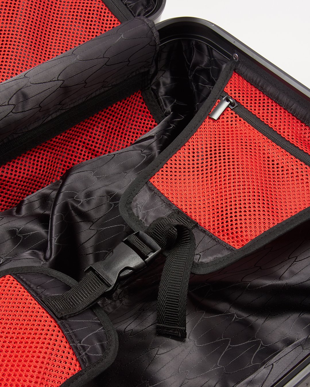 JUNGLE PARIS 21.5ƒ?� CARRY-ON SHARKITECTURE LUGGAGE